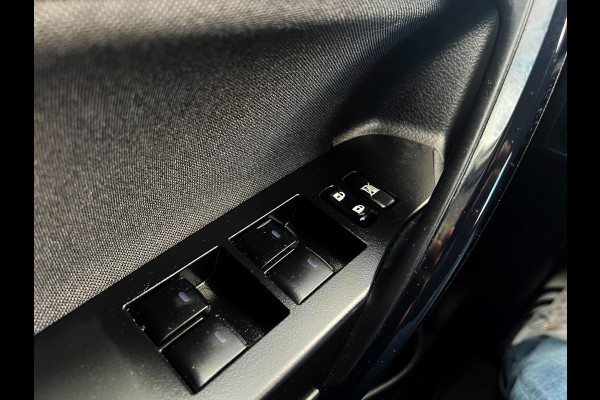 Toyota Auris 1.8 Hybrid Energy Plus_Parel_Camera_Navi_Bots sensor Toyota Auris 1.8 Hybrid Energy Plus_Parel_Camera_Navi_Bots sensor