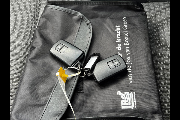 Toyota Auris 1.8 Hybrid Energy Plus_Parel_Camera_Navi_Bots sensor Toyota Auris 1.8 Hybrid Energy Plus_Parel_Camera_Navi_Bots sensor