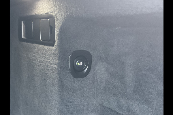 BMW X6 xDrive40i M-Sport Luchtvering 360cam Pano HK Elek.Trekhaak Skylounge Carbon BOMVOL! BMW X6 xDrive40i M-Sport Luchtvering 360cam Pano HK Elek.Trekhaak Skylounge Carbon BOMVOL!