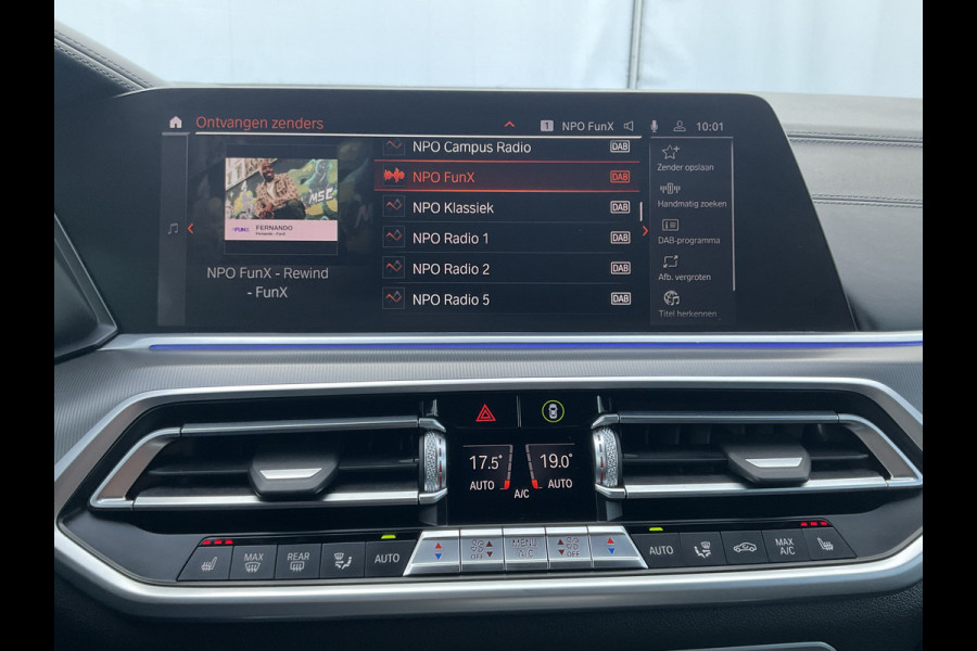 BMW X6 xDrive40i M-Sport Luchtvering 360cam Pano HK Elek.Trekhaak Skylounge Carbon BOMVOL! BMW X6 xDrive40i M-Sport Luchtvering 360cam Pano HK Elek.Trekhaak Skylounge Carbon BOMVOL!