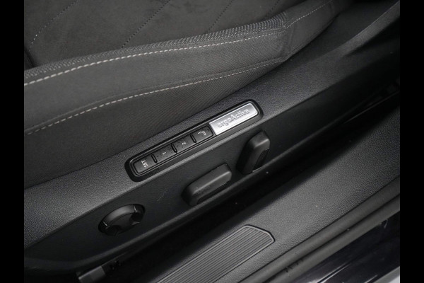 Volkswagen Golf 1.4 eHybrid 204pk Style Navigatie Massage Camera Led 289