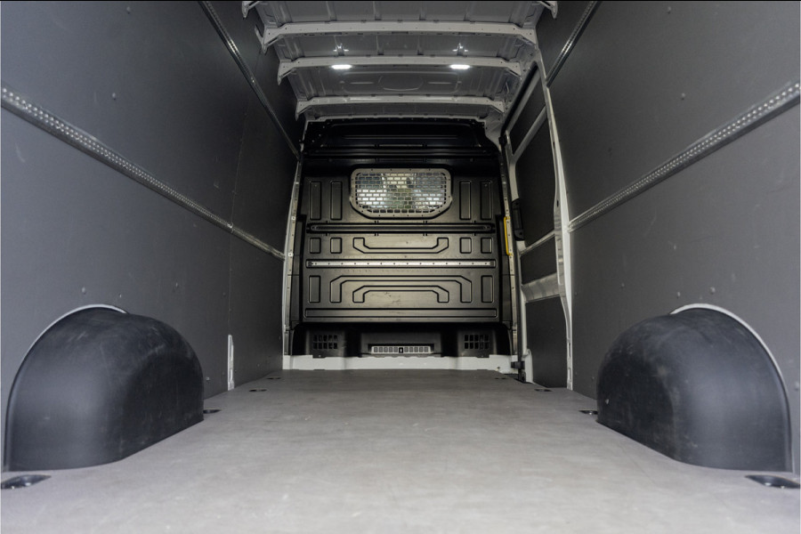 Volkswagen Crafter 35 TDI | L4H3 | NW Model | 140PK | Camera | CarPlay | Navigatie | Climate | PDC | Euro 6 Volkswagen Crafter 35 TDI | L4H3 | NW Model | 140PK | Camera | CarPlay | Navigatie | Climate | PDC | Euro 6