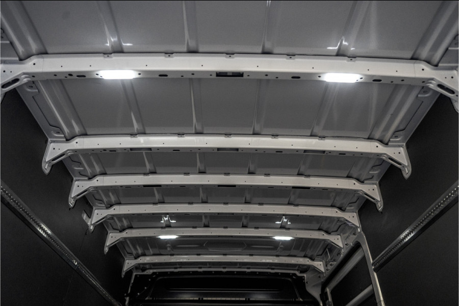 Volkswagen Crafter 35 TDI | L4H3 | NW Model | 140PK | Camera | CarPlay | Navigatie | Climate | PDC | Euro 6 Volkswagen Crafter 35 TDI | L4H3 | NW Model | 140PK | Camera | CarPlay | Navigatie | Climate | PDC | Euro 6