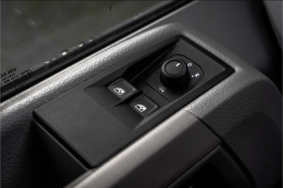 Volkswagen Crafter 35 TDI | L4H3 | NW Model | 140PK | Camera | CarPlay | Navigatie | Climate | PDC | Euro 6 Volkswagen Crafter 35 TDI | L4H3 | NW Model | 140PK | Camera | CarPlay | Navigatie | Climate | PDC | Euro 6