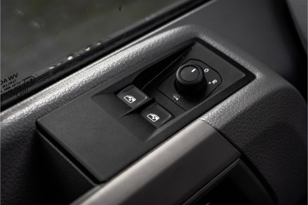 Volkswagen Crafter 35 TDI | L4H3 | NW Model | 140PK | Camera | CarPlay | Navigatie | Climate | PDC | Euro 6 Volkswagen Crafter 35 TDI | L4H3 | NW Model | 140PK | Camera | CarPlay | Navigatie | Climate | PDC | Euro 6