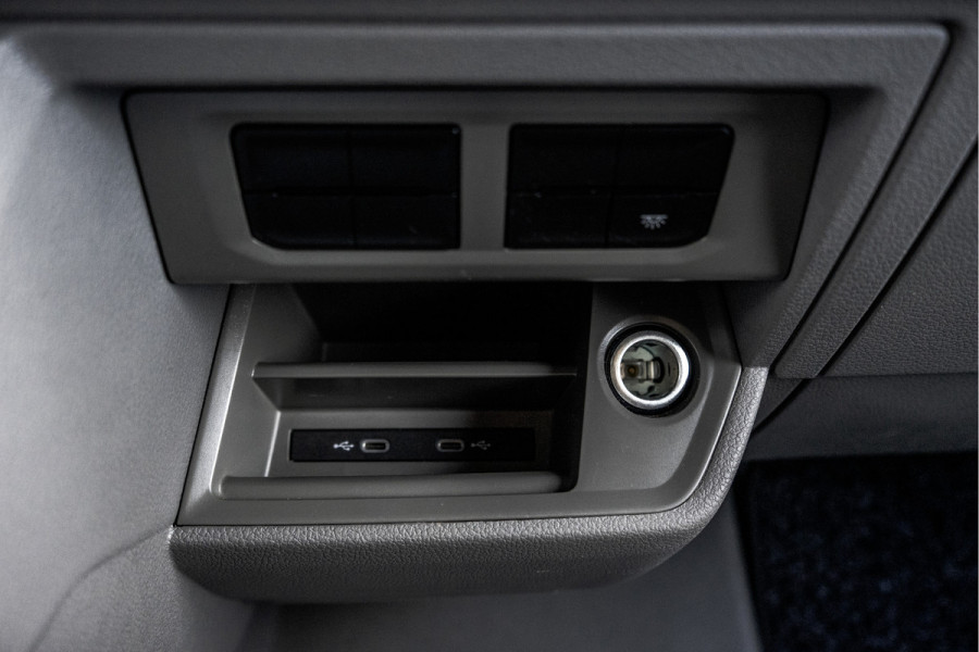 Volkswagen Crafter 35 TDI | L4H3 | NW Model | 140PK | Camera | CarPlay | Navigatie | Climate | PDC | Euro 6 Volkswagen Crafter 35 TDI | L4H3 | NW Model | 140PK | Camera | CarPlay | Navigatie | Climate | PDC | Euro 6