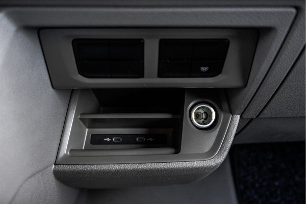 Volkswagen Crafter 35 TDI | L4H3 | NW Model | 140PK | Camera | CarPlay | Navigatie | Climate | PDC | Euro 6 Volkswagen Crafter 35 TDI | L4H3 | NW Model | 140PK | Camera | CarPlay | Navigatie | Climate | PDC | Euro 6