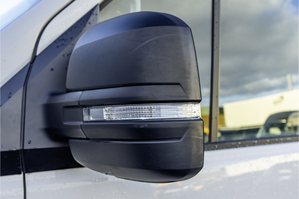 Volkswagen Crafter 35 TDI | L4H3 | NW Model | 140PK | Camera | CarPlay | Navigatie | Climate | PDC | Euro 6 Volkswagen Crafter 35 TDI | L4H3 | NW Model | 140PK | Camera | CarPlay | Navigatie | Climate | PDC | Euro 6