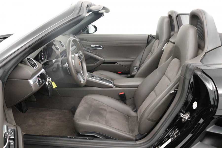 Porsche 718 Boxster 2.0 AANBIEDING!!!(Perfect OnderH, Sport Chrono, Sport Uitlaat, StoelV, Parkeersensoren, Navi, Cruise Con, Etc)