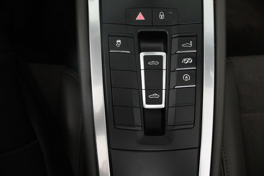 Porsche 718 Boxster 2.0 AANBIEDING!!!(Perfect OnderH, Sport Chrono, Sport Uitlaat, StoelV, Parkeersensoren, Navi, Cruise Con, Etc)