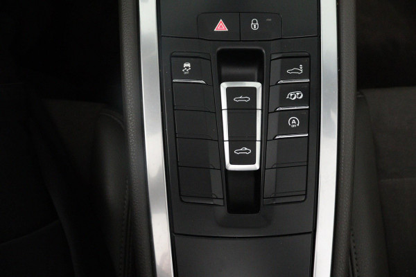 Porsche 718 Boxster 2.0 AANBIEDING!!!(Perfect OnderH, Sport Chrono, Sport Uitlaat, StoelV, Parkeersensoren, Navi, Cruise Con, Etc)