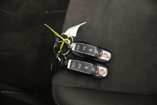 Porsche 718 Boxster 2.0 AANBIEDING!!!(Perfect OnderH, Sport Chrono, Sport Uitlaat, StoelV, Parkeersensoren, Navi, Cruise Con, Etc)