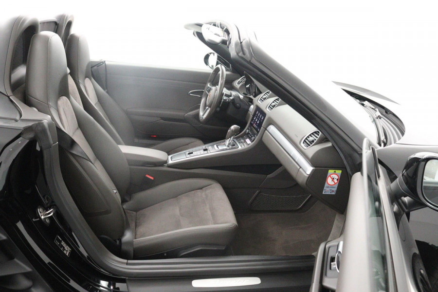 Porsche 718 Boxster 2.0 AANBIEDING!!!(Perfect OnderH, Sport Chrono, Sport Uitlaat, StoelV, Parkeersensoren, Navi, Cruise Con, Etc)