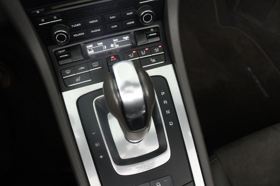 Porsche 718 Boxster 2.0 AANBIEDING!!!(Perfect OnderH, Sport Chrono, Sport Uitlaat, StoelV, Parkeersensoren, Navi, Cruise Con, Etc)