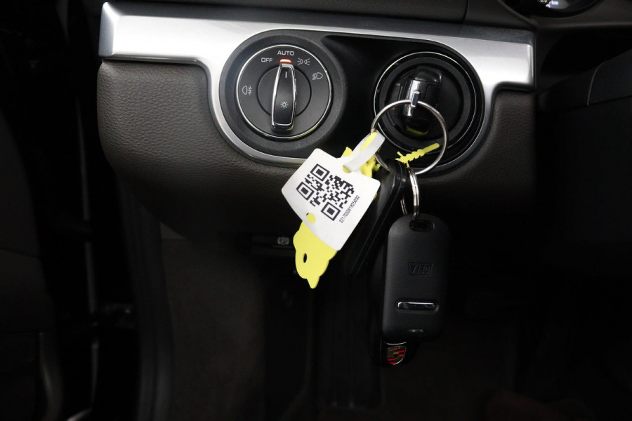 Porsche 718 Boxster 2.0 AANBIEDING!!!(Perfect OnderH, Sport Chrono, Sport Uitlaat, StoelV, Parkeersensoren, Navi, Cruise Con, Etc)