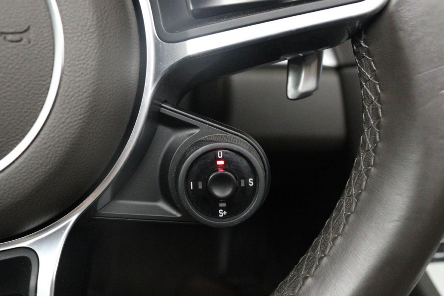 Porsche 718 Boxster 2.0 AANBIEDING!!!(Perfect OnderH, Sport Chrono, Sport Uitlaat, StoelV, Parkeersensoren, Navi, Cruise Con, Etc)