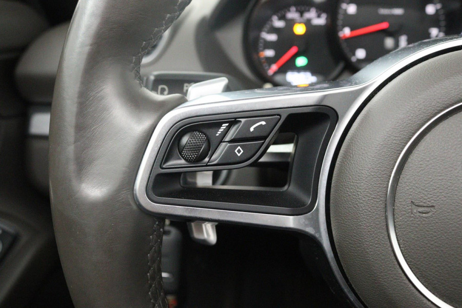 Porsche 718 Boxster 2.0 AANBIEDING!!!(Perfect OnderH, Sport Chrono, Sport Uitlaat, StoelV, Parkeersensoren, Navi, Cruise Con, Etc)