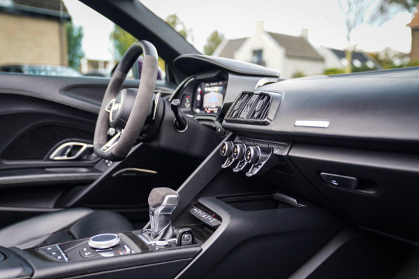 Audi R8 5.2 FSI Quattro Plus | Carbon |Audi Exclusive | Dealer onderhouden | PPF | RS-Zetels | RS Sportstuur | Bang&Olufsen | LED Audi R8 5.2 FSI Quattro Plus | Carbon |Audi Exclusive | Dealer onderhouden | PPF | RS-Zetels | RS Sportstuur | Bang&Olufsen | LED