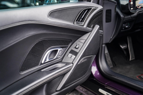 Audi R8 5.2 FSI Quattro Plus | Carbon |Audi Exclusive | Dealer onderhouden | PPF | RS-Zetels | RS Sportstuur | Bang&Olufsen | LED Audi R8 5.2 FSI Quattro Plus | Carbon |Audi Exclusive | Dealer onderhouden | PPF | RS-Zetels | RS Sportstuur | Bang&Olufsen | LED