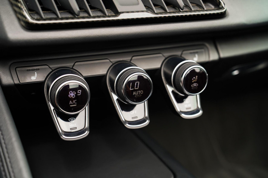 Audi R8 5.2 FSI Quattro Plus | Carbon |Audi Exclusive | Dealer onderhouden | PPF | RS-Zetels | RS Sportstuur | Bang&Olufsen | LED Audi R8 5.2 FSI Quattro Plus | Carbon |Audi Exclusive | Dealer onderhouden | PPF | RS-Zetels | RS Sportstuur | Bang&Olufsen | LED