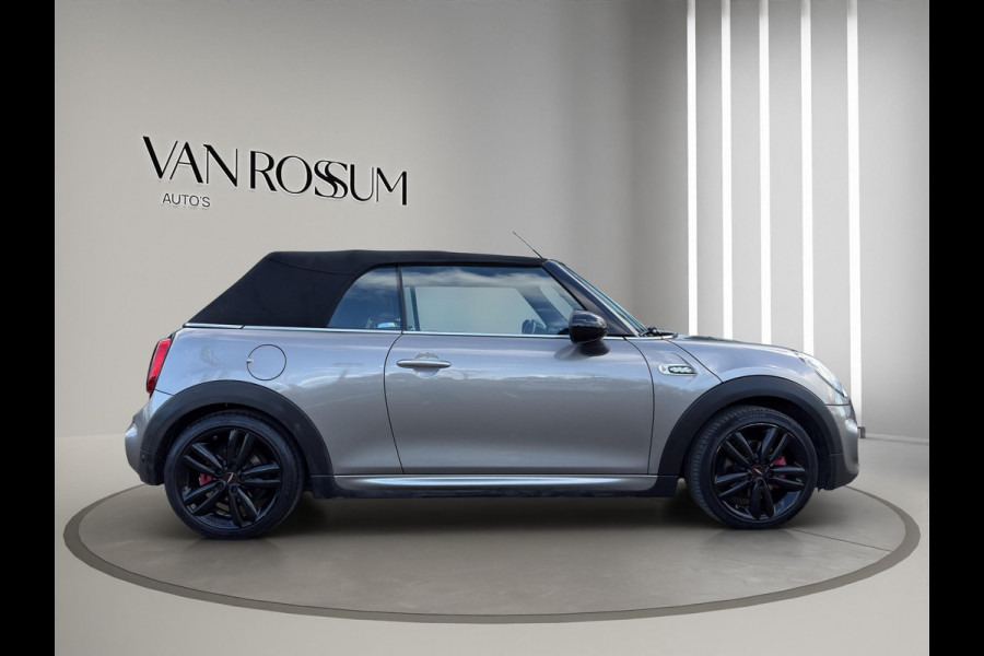 MINI Cabrio 1.5 Cooper Chili Serious Business JCW Chili pakket | Navigatie | Stoelverwarming | Airco (automatisch) | Parksensors | MINI Cabrio 1.5 Cooper Chili Serious Business JCW Chili pakket | Navigatie | Stoelverwarming | Airco (automatisch) | Parksensors |