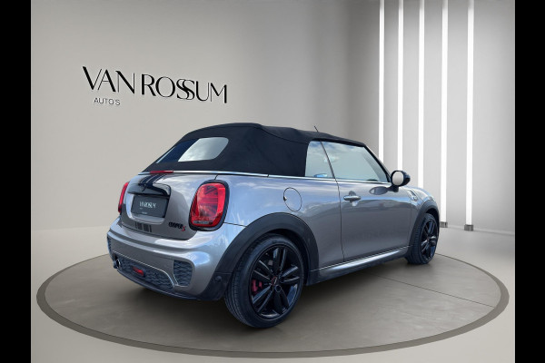 MINI Cabrio 1.5 Cooper Chili Serious Business JCW Chili pakket | Navigatie | Stoelverwarming | Airco (automatisch) | Parksensors | MINI Cabrio 1.5 Cooper Chili Serious Business JCW Chili pakket | Navigatie | Stoelverwarming | Airco (automatisch) | Parksensors |