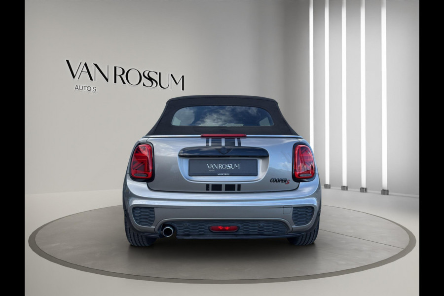 MINI Cabrio 1.5 Cooper Chili Serious Business JCW Chili pakket | Navigatie | Stoelverwarming | Airco (automatisch) | Parksensors | MINI Cabrio 1.5 Cooper Chili Serious Business JCW Chili pakket | Navigatie | Stoelverwarming | Airco (automatisch) | Parksensors |