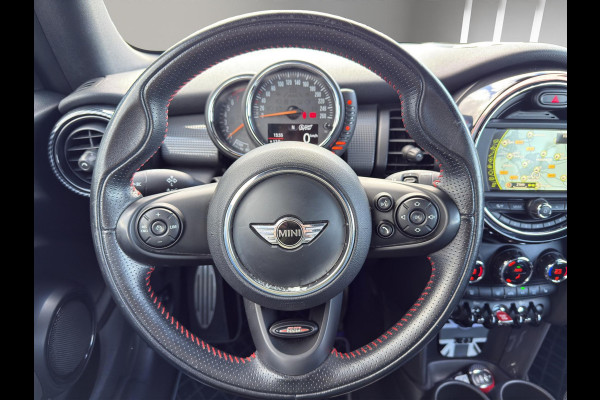 MINI Cabrio 1.5 Cooper Chili Serious Business JCW Chili pakket | Navigatie | Stoelverwarming | Airco (automatisch) | Parksensors | MINI Cabrio 1.5 Cooper Chili Serious Business JCW Chili pakket | Navigatie | Stoelverwarming | Airco (automatisch) | Parksensors |