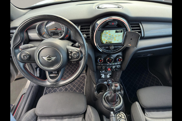 MINI Cabrio 1.5 Cooper Chili Serious Business JCW Chili pakket | Navigatie | Stoelverwarming | Airco (automatisch) | Parksensors | MINI Cabrio 1.5 Cooper Chili Serious Business JCW Chili pakket | Navigatie | Stoelverwarming | Airco (automatisch) | Parksensors |