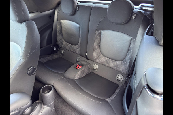 MINI Cabrio 1.5 Cooper Chili Serious Business JCW Chili pakket | Navigatie | Stoelverwarming | Airco (automatisch) | Parksensors | MINI Cabrio 1.5 Cooper Chili Serious Business JCW Chili pakket | Navigatie | Stoelverwarming | Airco (automatisch) | Parksensors |