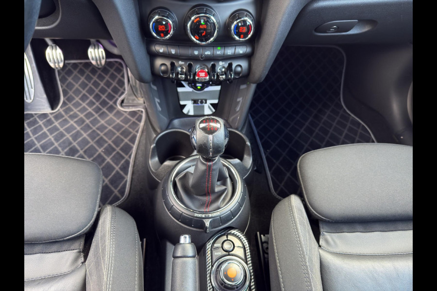 MINI Cabrio 1.5 Cooper Chili Serious Business JCW Chili pakket | Navigatie | Stoelverwarming | Airco (automatisch) | Parksensors | MINI Cabrio 1.5 Cooper Chili Serious Business JCW Chili pakket | Navigatie | Stoelverwarming | Airco (automatisch) | Parksensors |