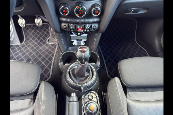 MINI Cabrio 1.5 Cooper Chili Serious Business JCW Chili pakket | Navigatie | Stoelverwarming | Airco (automatisch) | Parksensors | MINI Cabrio 1.5 Cooper Chili Serious Business JCW Chili pakket | Navigatie | Stoelverwarming | Airco (automatisch) | Parksensors |