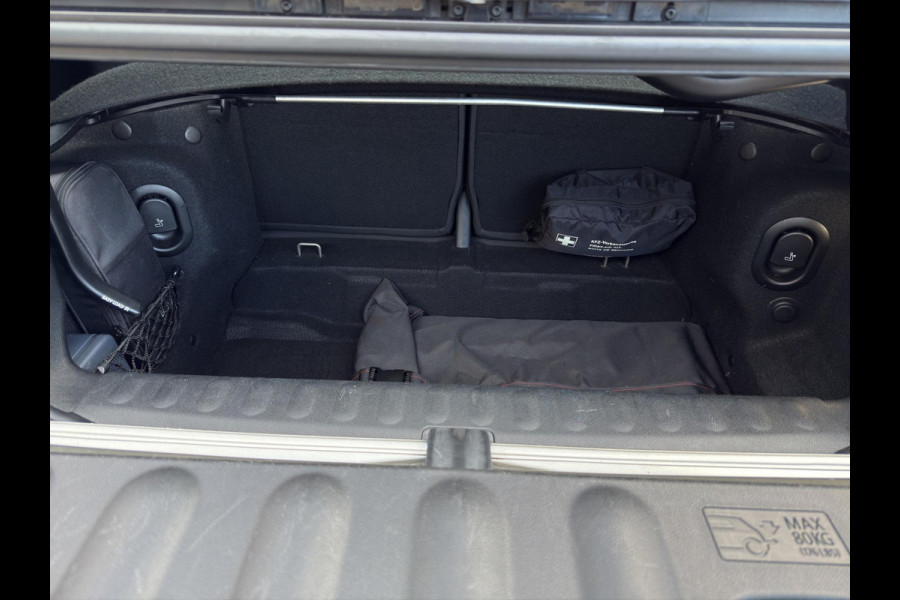 MINI Cabrio 1.5 Cooper Chili Serious Business JCW Chili pakket | Navigatie | Stoelverwarming | Airco (automatisch) | Parksensors | MINI Cabrio 1.5 Cooper Chili Serious Business JCW Chili pakket | Navigatie | Stoelverwarming | Airco (automatisch) | Parksensors |