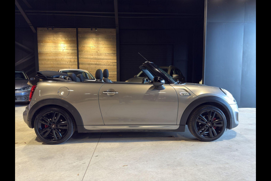 MINI Cabrio 1.5 Cooper Chili Serious Business JCW Chili pakket | Navigatie | Stoelverwarming | Airco (automatisch) | Parksensors | MINI Cabrio 1.5 Cooper Chili Serious Business JCW Chili pakket | Navigatie | Stoelverwarming | Airco (automatisch) | Parksensors |