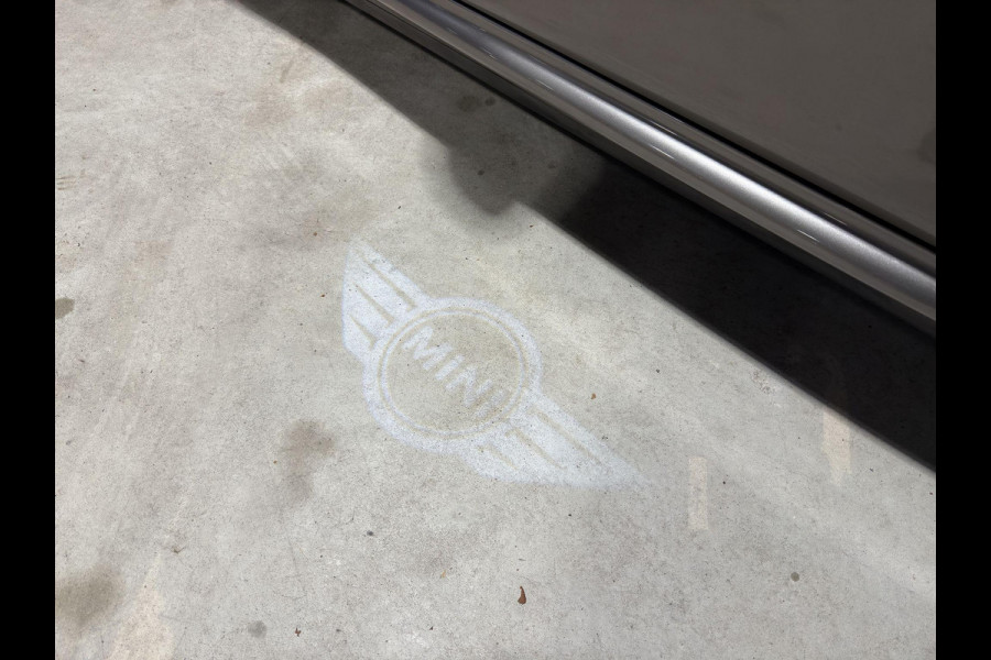 MINI Cabrio 1.5 Cooper Chili Serious Business JCW Chili pakket | Navigatie | Stoelverwarming | Airco (automatisch) | Parksensors | MINI Cabrio 1.5 Cooper Chili Serious Business JCW Chili pakket | Navigatie | Stoelverwarming | Airco (automatisch) | Parksensors |