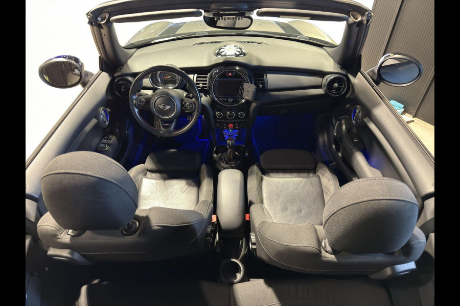 MINI Cabrio 1.5 Cooper Chili Serious Business JCW Chili pakket | Navigatie | Stoelverwarming | Airco (automatisch) | Parksensors | MINI Cabrio 1.5 Cooper Chili Serious Business JCW Chili pakket | Navigatie | Stoelverwarming | Airco (automatisch) | Parksensors |