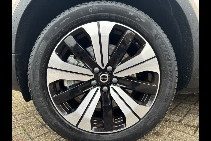 Volvo XC40 Recharge Core 70 kWh / Apple Carplay/Android Auto / 19" Velgen / Achteruitrijcamera / Volvo XC40 Recharge Core 70 kWh / Apple Carplay/Android Auto / 19" Velgen / Achteruitrijcamera /
