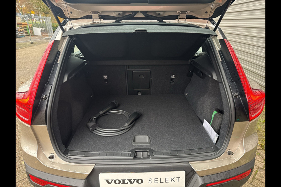 Volvo XC40 Recharge Core 70 kWh / Apple Carplay/Android Auto / 19" Velgen / Achteruitrijcamera / Volvo XC40 Recharge Core 70 kWh / Apple Carplay/Android Auto / 19" Velgen / Achteruitrijcamera /