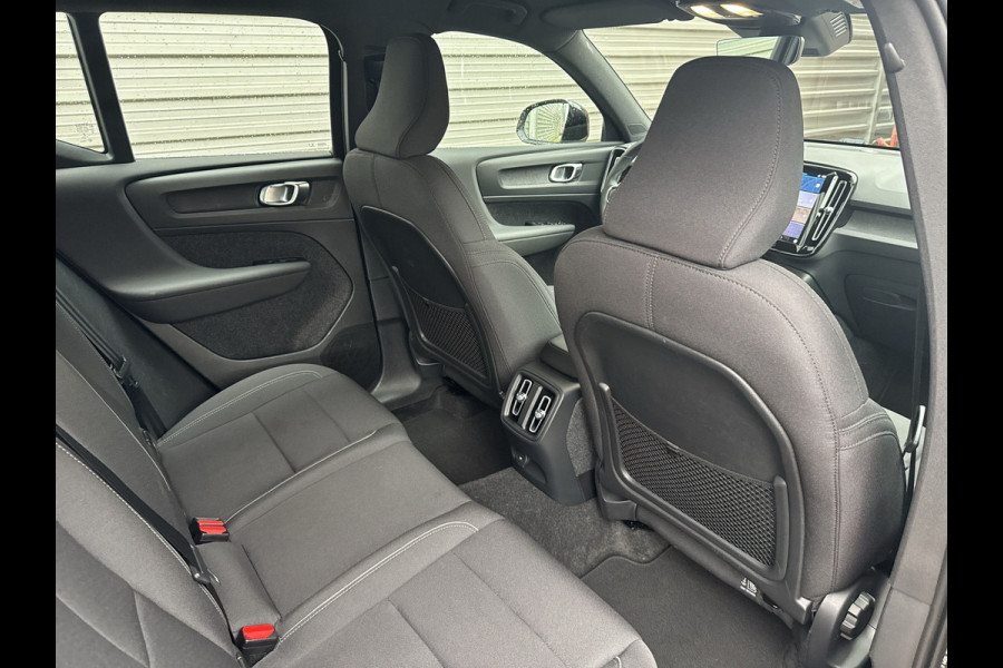 Volvo XC40 Recharge Core 70 kWh / Apple Carplay/Android Auto / 19" Velgen / Achteruitrijcamera / Volvo XC40 Recharge Core 70 kWh / Apple Carplay/Android Auto / 19" Velgen / Achteruitrijcamera /