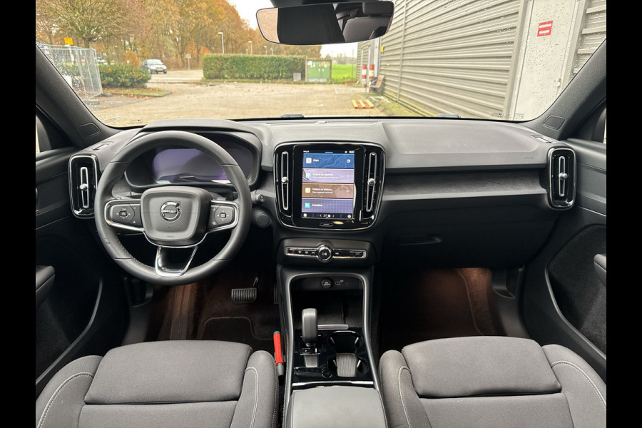 Volvo XC40 Recharge Core 70 kWh / Apple Carplay/Android Auto / 19" Velgen / Achteruitrijcamera / Volvo XC40 Recharge Core 70 kWh / Apple Carplay/Android Auto / 19" Velgen / Achteruitrijcamera /