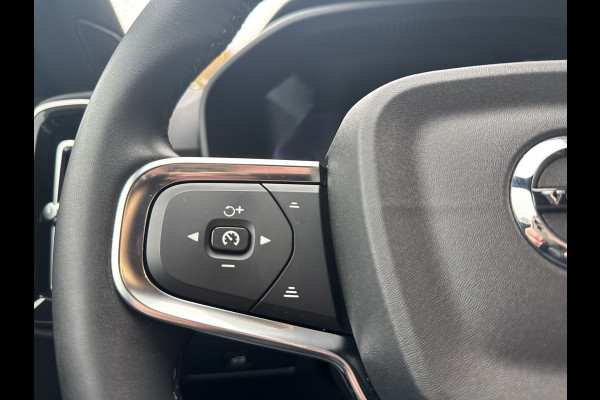 Volvo XC40 Recharge Core 70 kWh / Apple Carplay/Android Auto / 19" Velgen / Achteruitrijcamera / Volvo XC40 Recharge Core 70 kWh / Apple Carplay/Android Auto / 19" Velgen / Achteruitrijcamera /