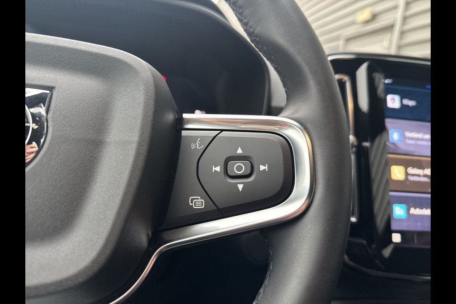 Volvo XC40 Recharge Core 70 kWh / Apple Carplay/Android Auto / 19" Velgen / Achteruitrijcamera / Volvo XC40 Recharge Core 70 kWh / Apple Carplay/Android Auto / 19" Velgen / Achteruitrijcamera /