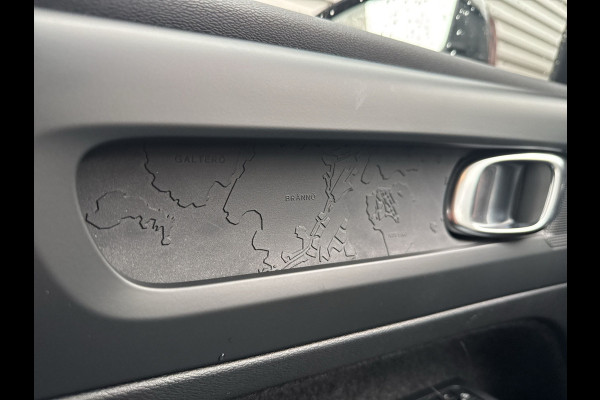 Volvo XC40 Recharge Core 70 kWh / Apple Carplay/Android Auto / 19" Velgen / Achteruitrijcamera / Volvo XC40 Recharge Core 70 kWh / Apple Carplay/Android Auto / 19" Velgen / Achteruitrijcamera /