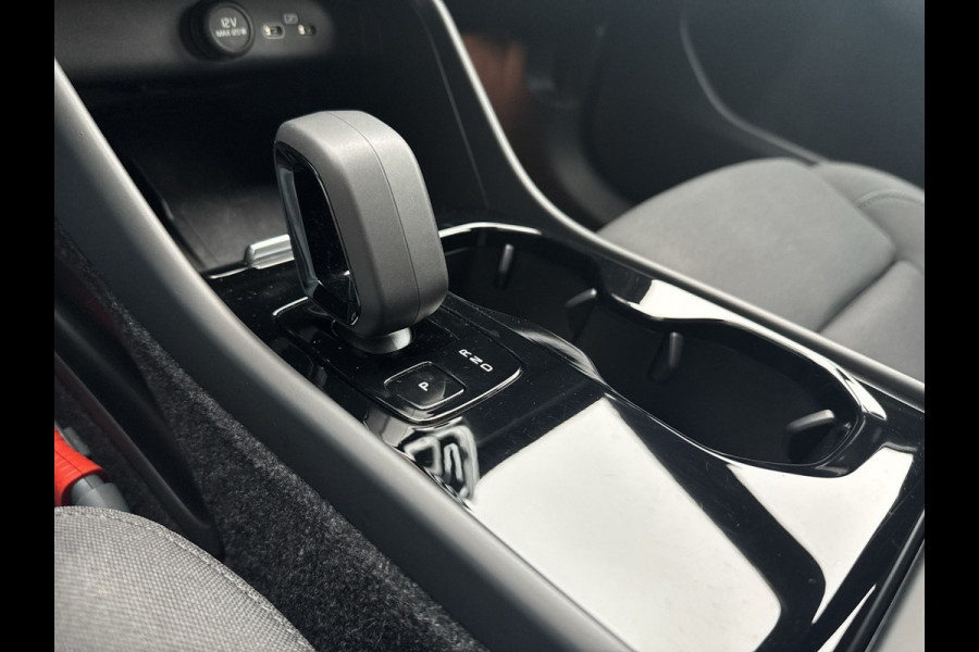 Volvo XC40 Recharge Core 70 kWh / Apple Carplay/Android Auto / 19" Velgen / Achteruitrijcamera / Volvo XC40 Recharge Core 70 kWh / Apple Carplay/Android Auto / 19" Velgen / Achteruitrijcamera /