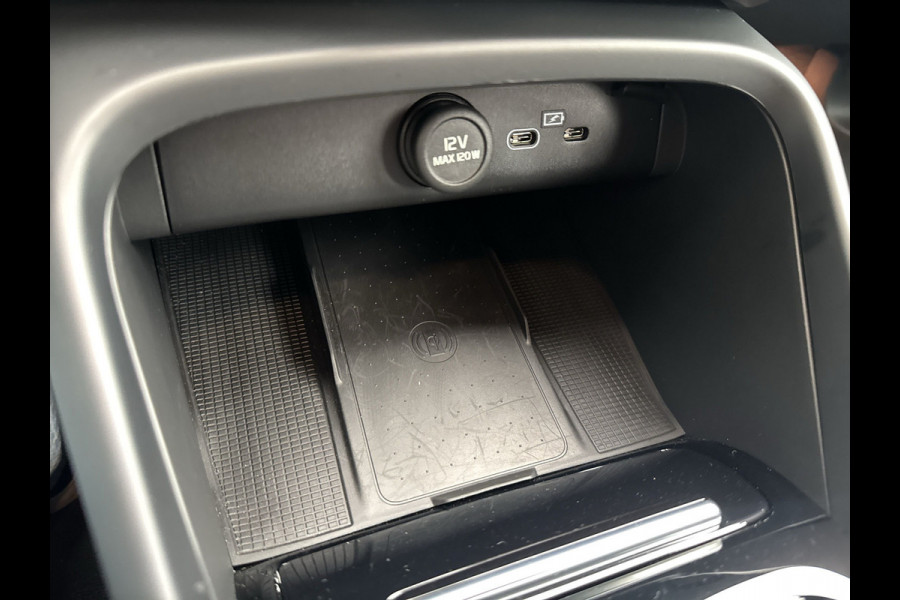 Volvo XC40 Recharge Core 70 kWh / Apple Carplay/Android Auto / 19" Velgen / Achteruitrijcamera / Volvo XC40 Recharge Core 70 kWh / Apple Carplay/Android Auto / 19" Velgen / Achteruitrijcamera /