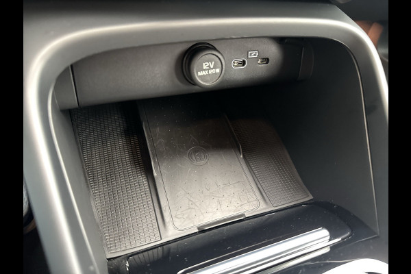 Volvo XC40 Recharge Core 70 kWh / Apple Carplay/Android Auto / 19" Velgen / Achteruitrijcamera / Volvo XC40 Recharge Core 70 kWh / Apple Carplay/Android Auto / 19" Velgen / Achteruitrijcamera /
