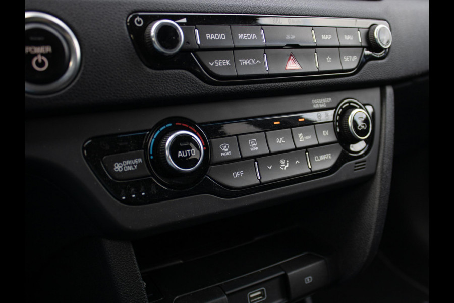 Kia e-Niro ExecutiveLine 64 kWh Stoelverwarming-/ventilatie | PDC voor & achter | Achteruitrijcamera | JBL | Stoelverwarming achter Kia e-Niro ExecutiveLine 64 kWh Stoelverwarming-/ventilatie | PDC voor & achter | Achteruitrijcamera | JBL | Stoelverwarming achter