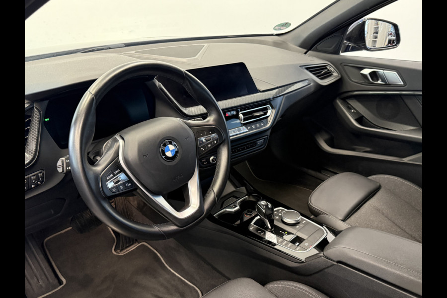 BMW 1-serie 118i Executive Edition Cruise/Climate PDC NAP 24 maanden garantie mogelijk (*vraag naar de voorwaarden) BMW 1-serie 118i Executive Edition Cruise/Climate PDC NAP 24 maanden garantie mogelijk (*vraag naar de voorwaarden)