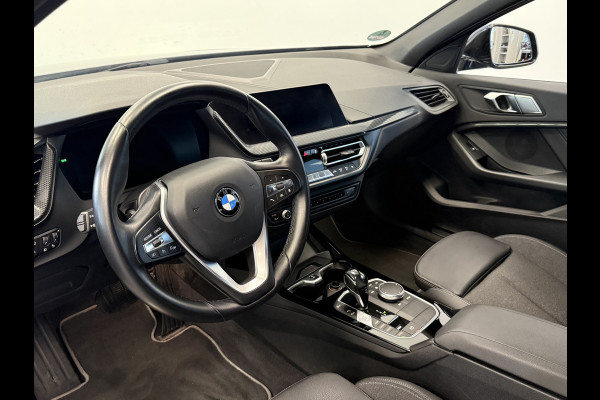 BMW 1-serie 118i Executive Edition Cruise/Climate PDC NAP 24 maanden garantie mogelijk (*vraag naar de voorwaarden) BMW 1-serie 118i Executive Edition Cruise/Climate PDC NAP 24 maanden garantie mogelijk (*vraag naar de voorwaarden)