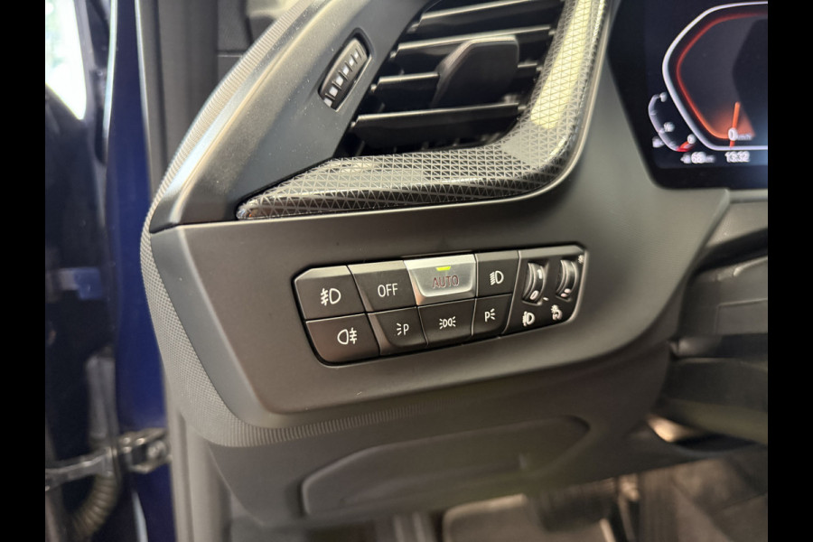 BMW 1-serie 118i Executive Edition Cruise/Climate PDC NAP 24 maanden garantie mogelijk (*vraag naar de voorwaarden) BMW 1-serie 118i Executive Edition Cruise/Climate PDC NAP 24 maanden garantie mogelijk (*vraag naar de voorwaarden)